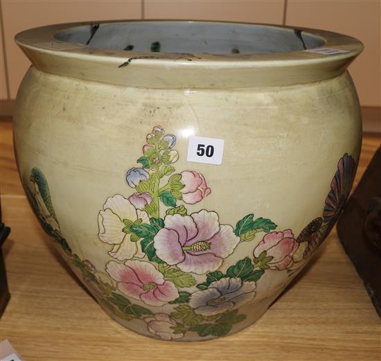 A Chinese yellow ground fish tank (cracked)